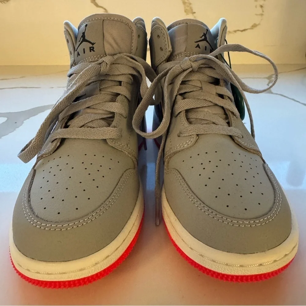 Air Jordan 1 Mid Wolf Grey Racer Pink Black (GS) - 5Y (Womans 6.5)